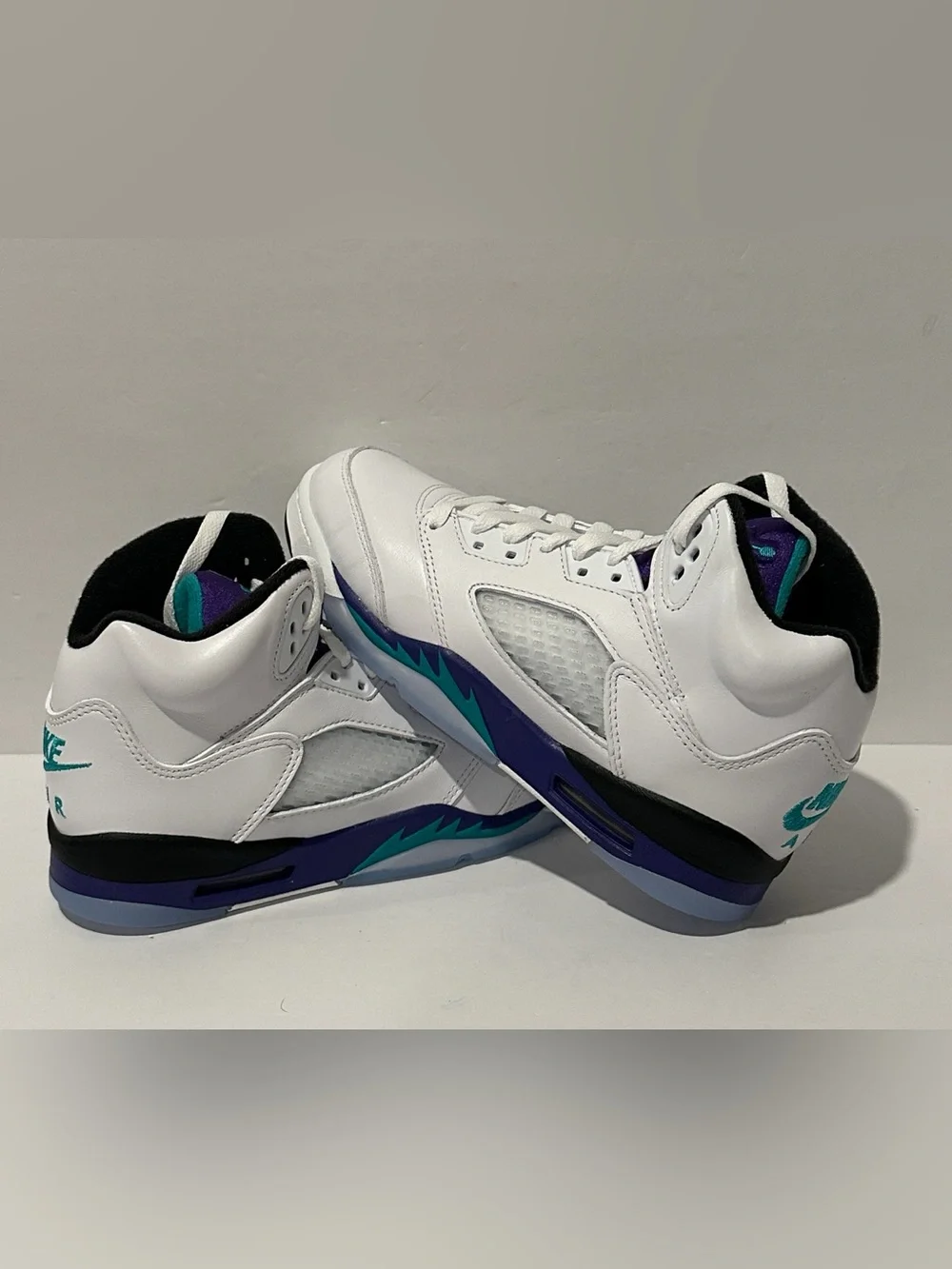 Air Jordan Retro 5 'Grape' (GS) Sz: 5.5 / 6.5 / 7 (HQ7980-100)